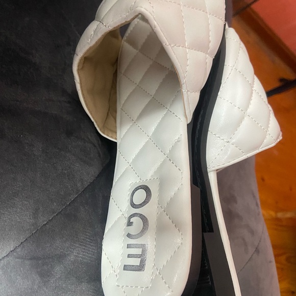 SANDALS - Picture 2 of 3